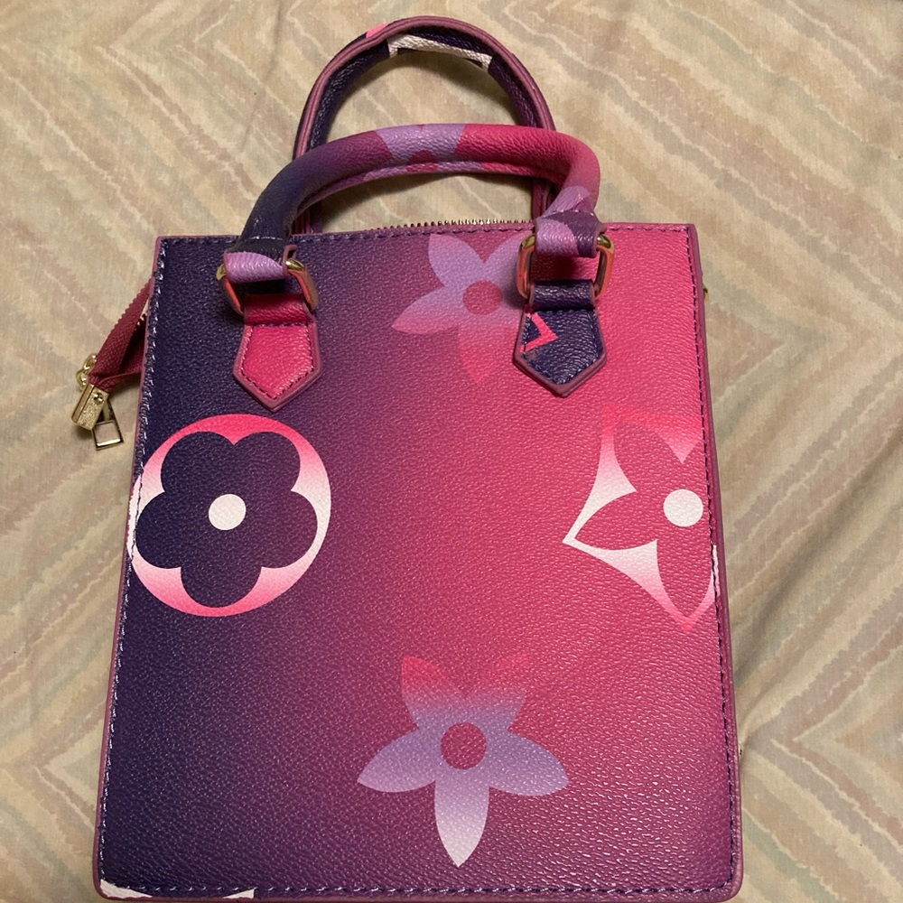 New crossbody bag with strap